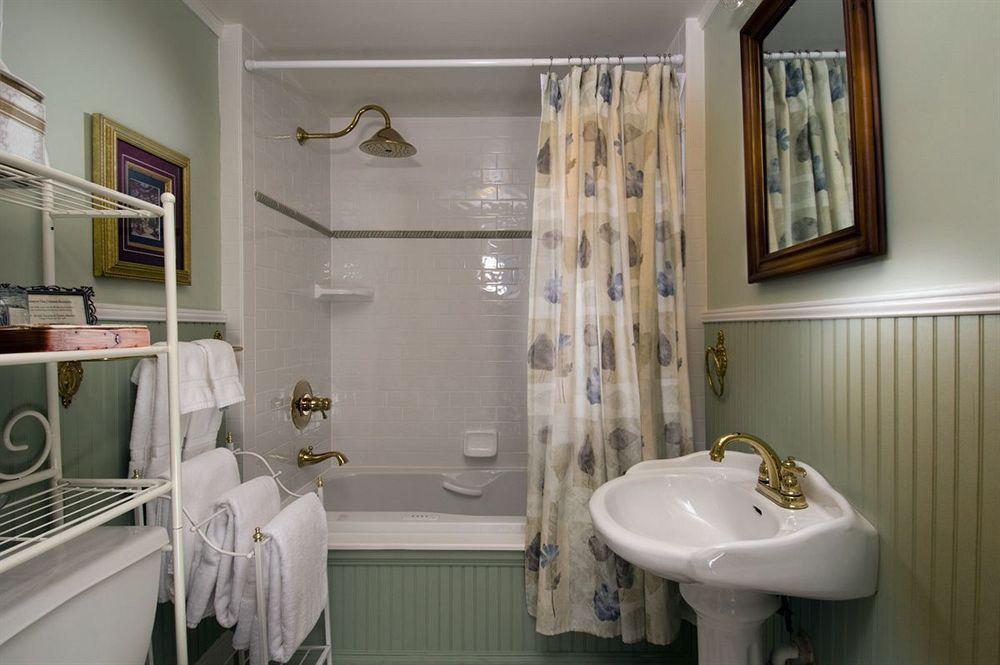 Hill House Bed & Breakfast Inn Эшвилл Экстерьер фото
