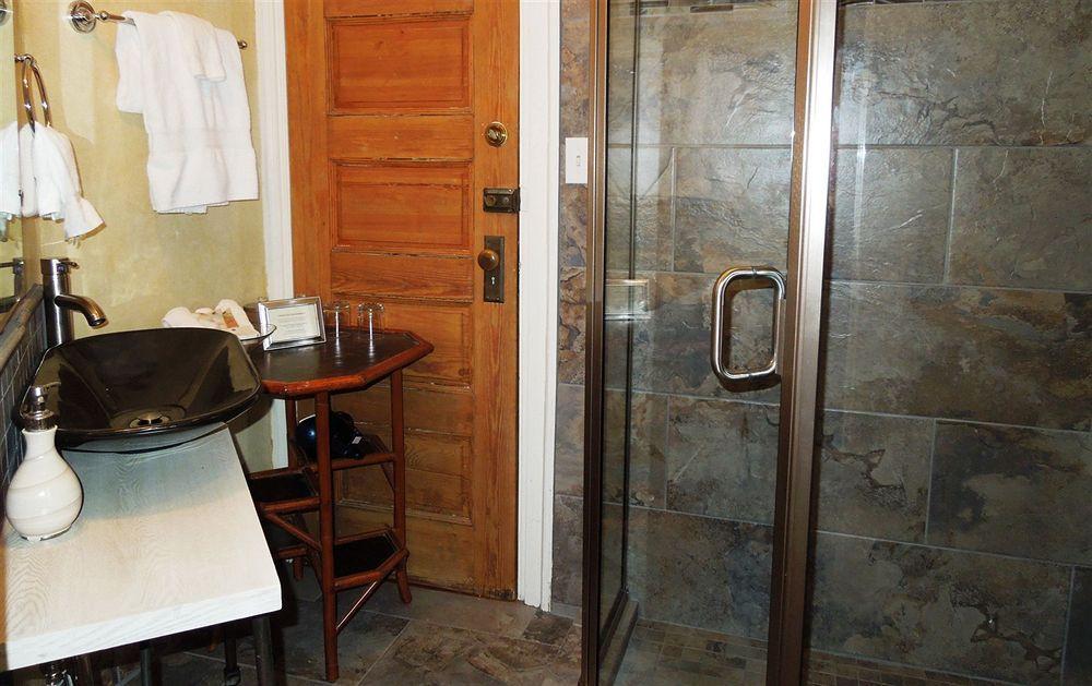 Hill House Bed & Breakfast Inn Эшвилл Экстерьер фото