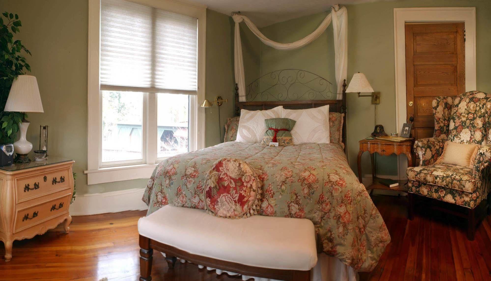 Hill House Bed & Breakfast Inn Эшвилл Экстерьер фото