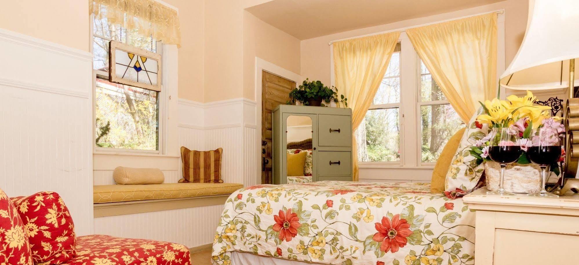 Hill House Bed & Breakfast Inn Эшвилл Экстерьер фото