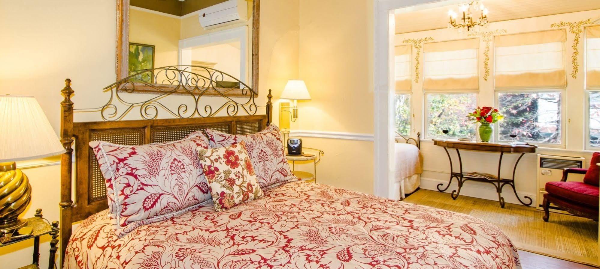 Hill House Bed & Breakfast Inn Эшвилл Экстерьер фото