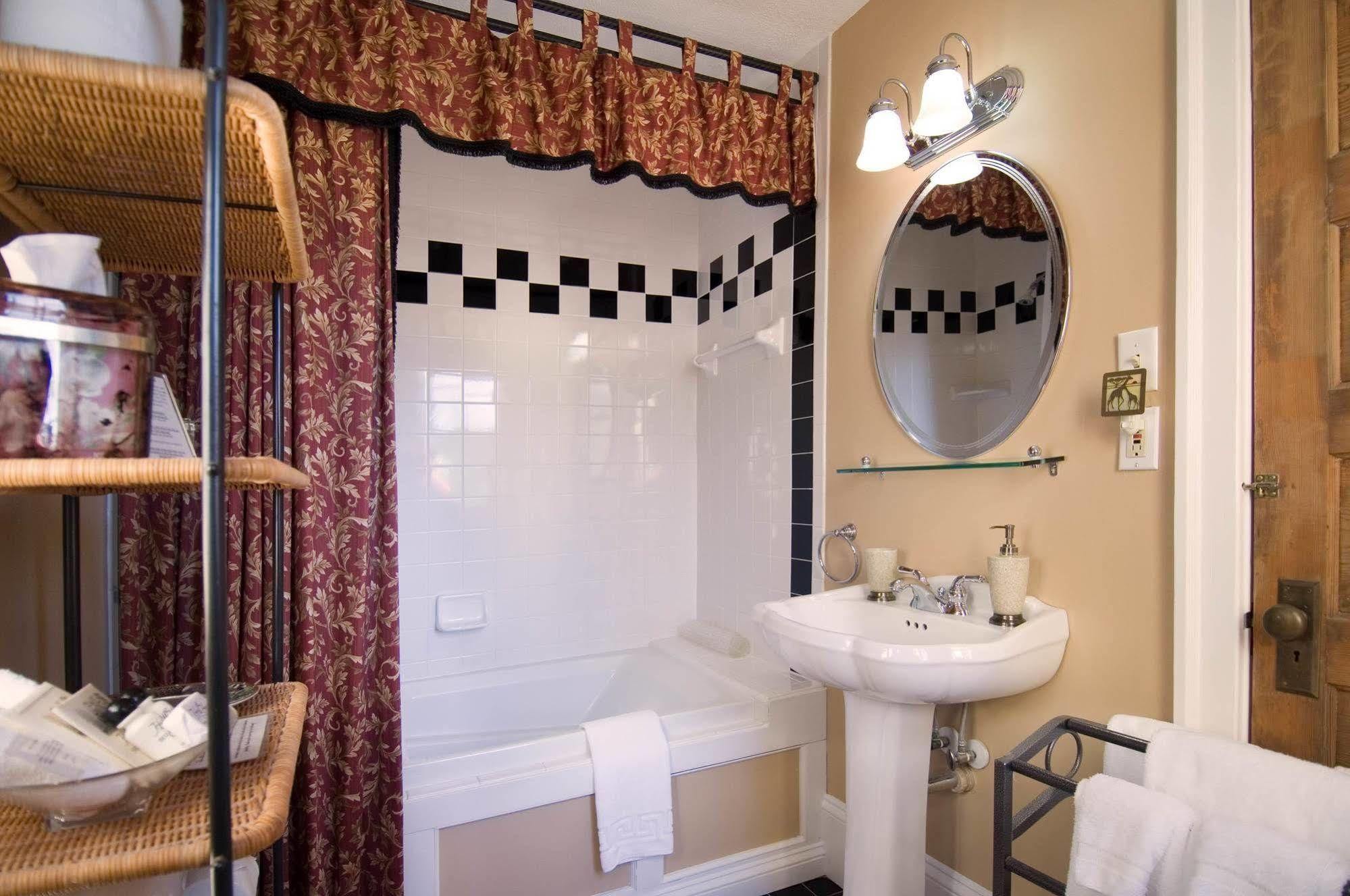 Hill House Bed & Breakfast Inn Эшвилл Экстерьер фото