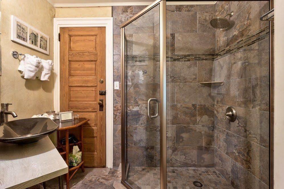 Hill House Bed & Breakfast Inn Эшвилл Экстерьер фото
