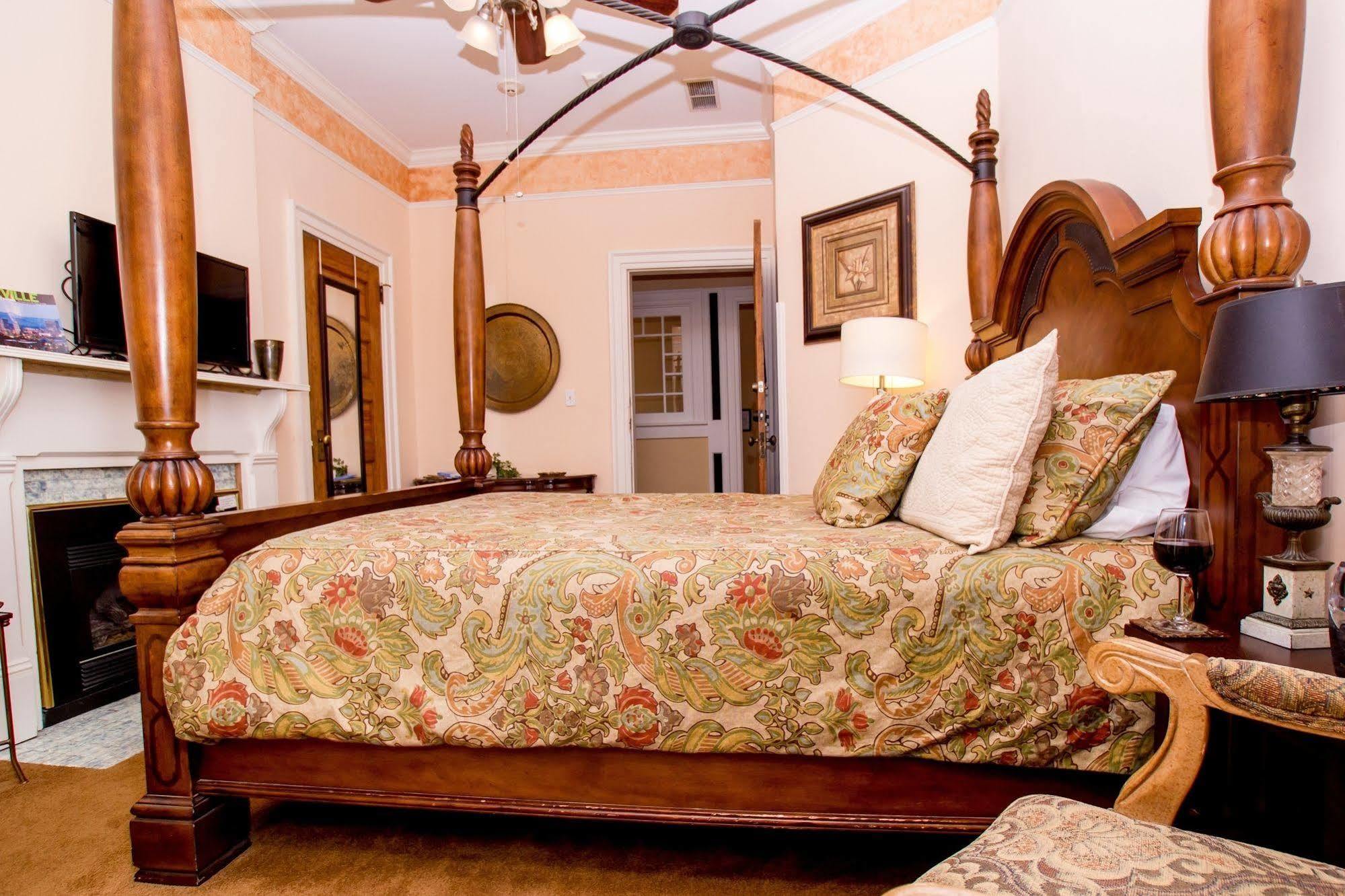 Hill House Bed & Breakfast Inn Эшвилл Экстерьер фото
